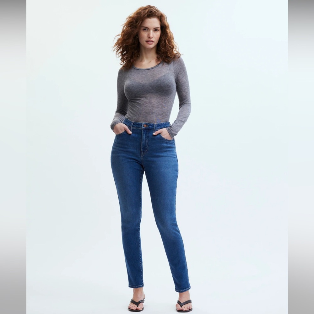 Madewell Roadtripper Jeans in Medium/dark wash - Size 32 petite